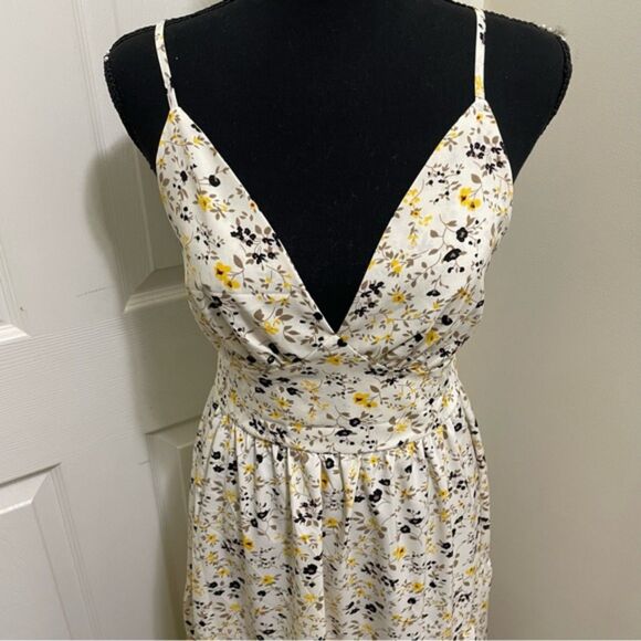 Shein Sun Dress Maxi Tiered Skirt Open Back Cream Ditsy‎ Floral Print Medium - Picture 4 of 8